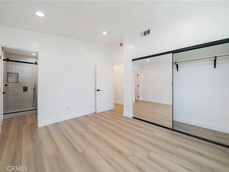 22928 Leadwell St — Photo 18