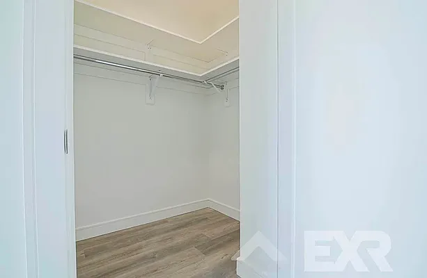 Rented by EXR | media 10