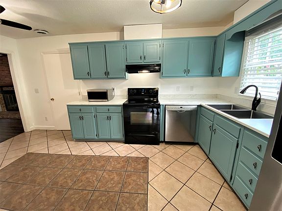 Kitchen has a combination of black and stainless steel appliances including a high end Bosch dish washer.