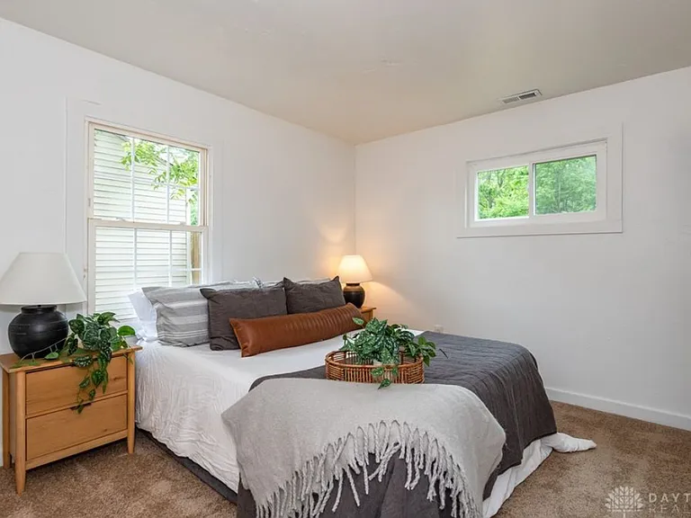 457 Marchmont Dr — Photo 21