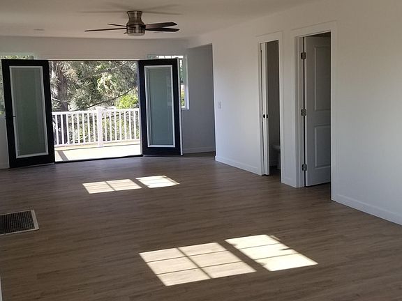 3rd image of 416 W Robinson Ave