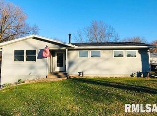 1131 Meadow Lane Dr, Bettendorf, IA 52722