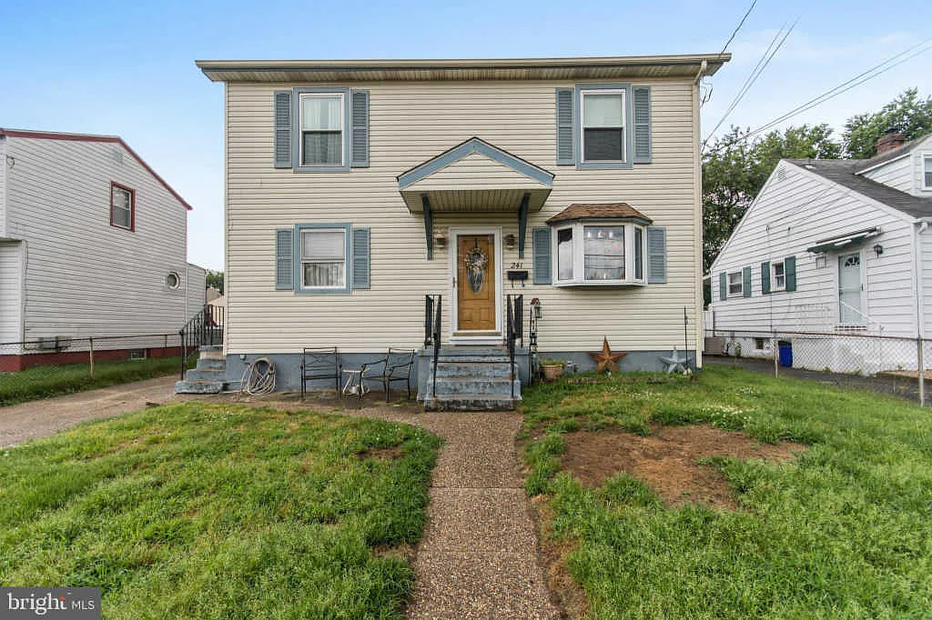 241 Union Ave photo 1