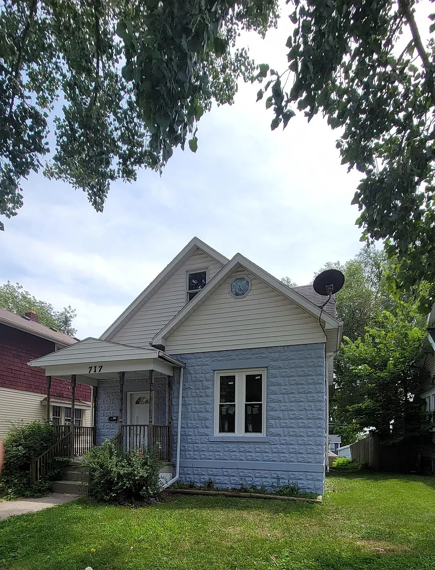 717 Huffman St photo 1