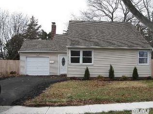 18 Nancy Pl, Massapequa, NY 11758
