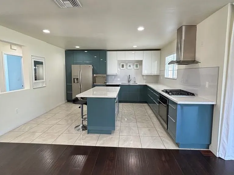 10041 Roselee Dr — Photo 3