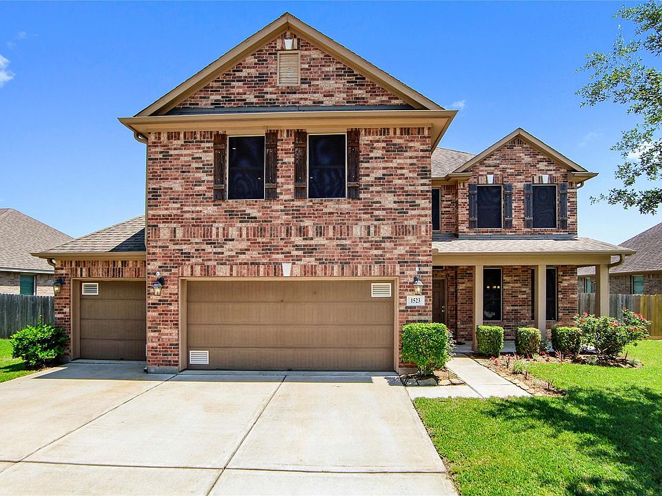 1st image of 1523 Brook Hollow Dr