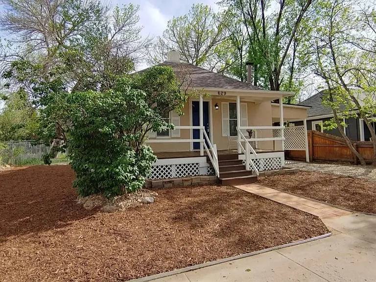 629 E Maple St — Photo 2