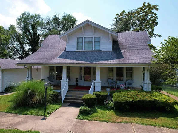 208 N Cherry St, Mount Carmel, IL 62863