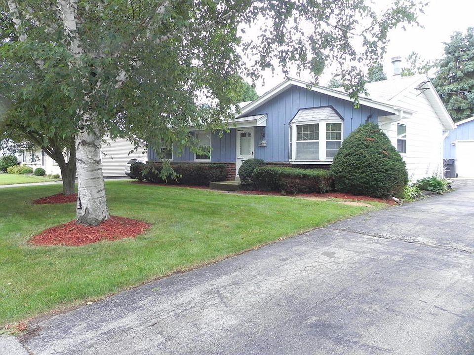 1st image of W207N17091 Parkview Dr