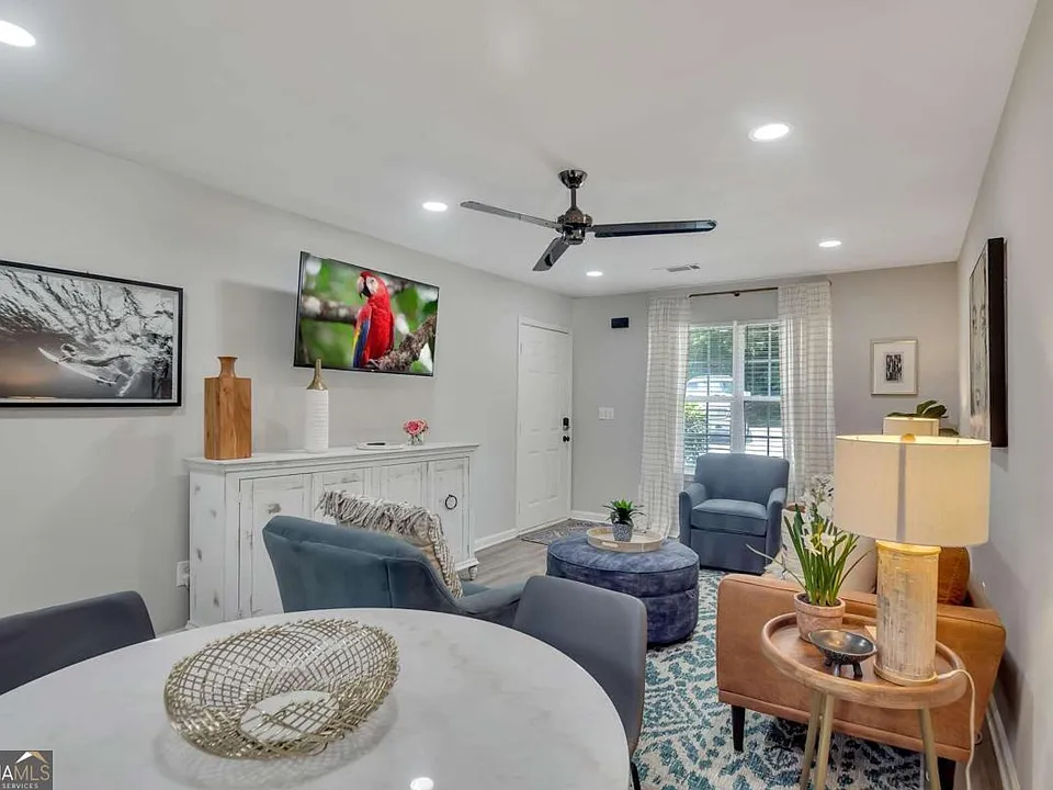 5551 Davis Dr
