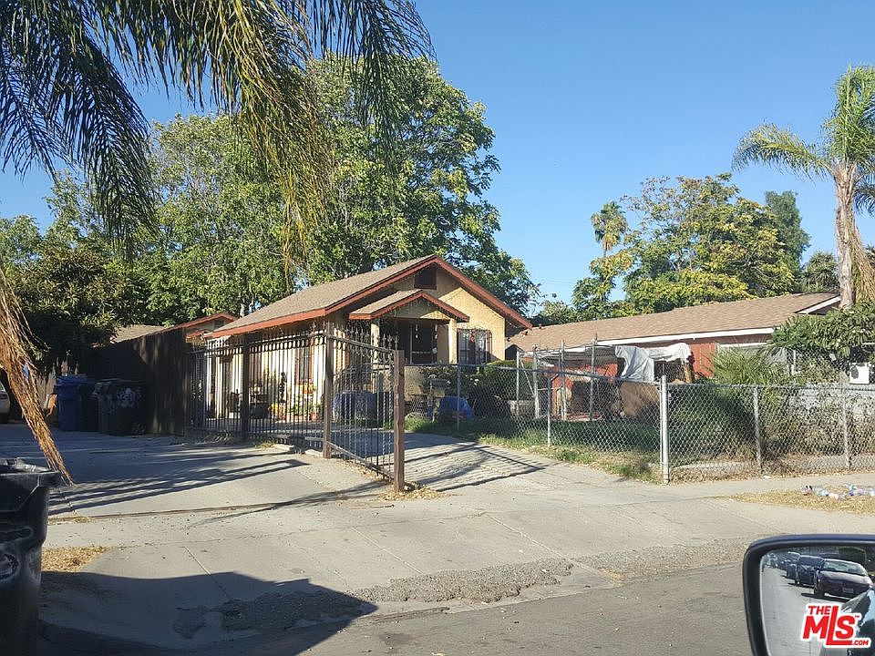 1st image of 811 E 113th St