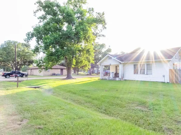 103 Birch St, Wallis, TX 77485