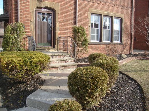 2nd image of 3555 Grosvenor Rd