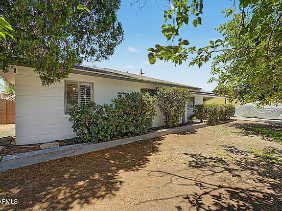 3rd image of 2210 W MEADOW Drive