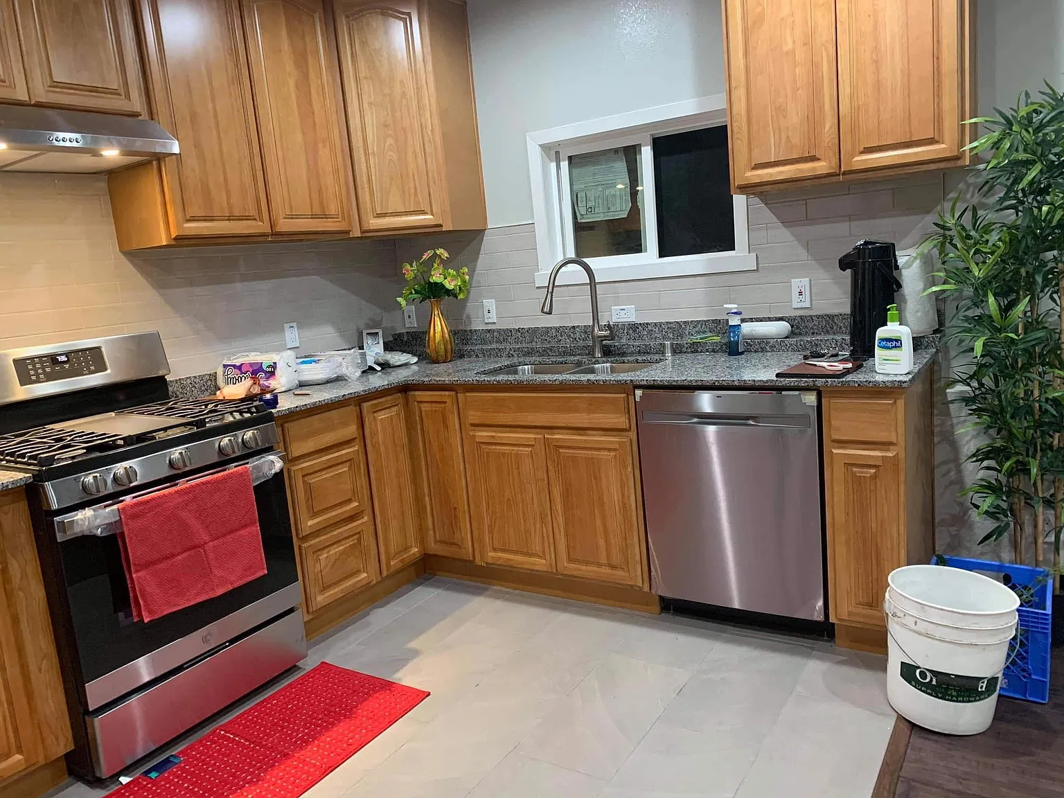 2 bed, 725 sqft, $2,200 — Photo 2
