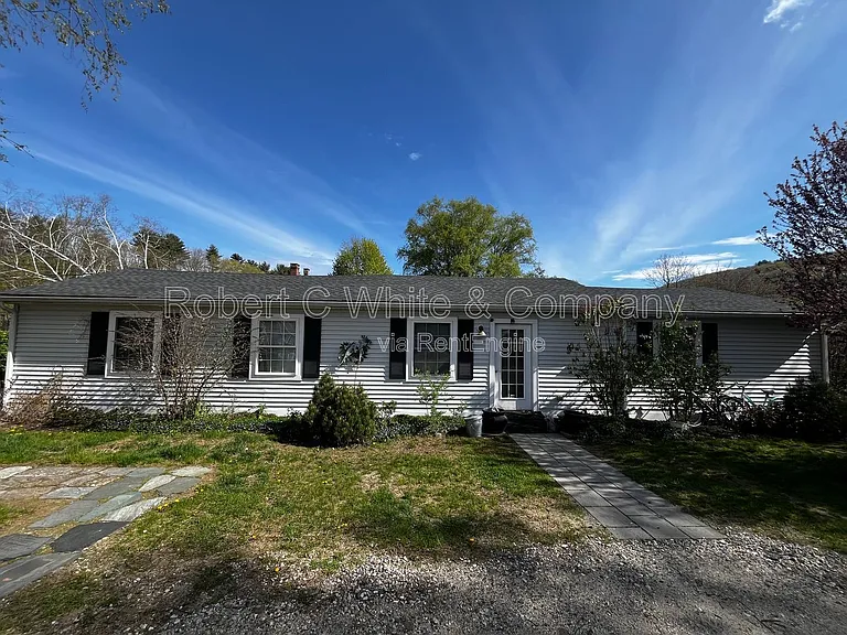 202 Main St — Photo 1