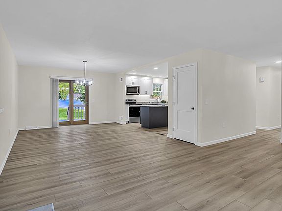 DINING ROOM/KITCHEN
