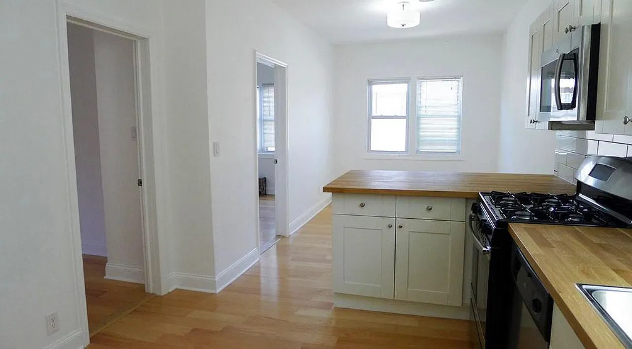 2 bed, 700 sqft, $1,600 — Photo 2