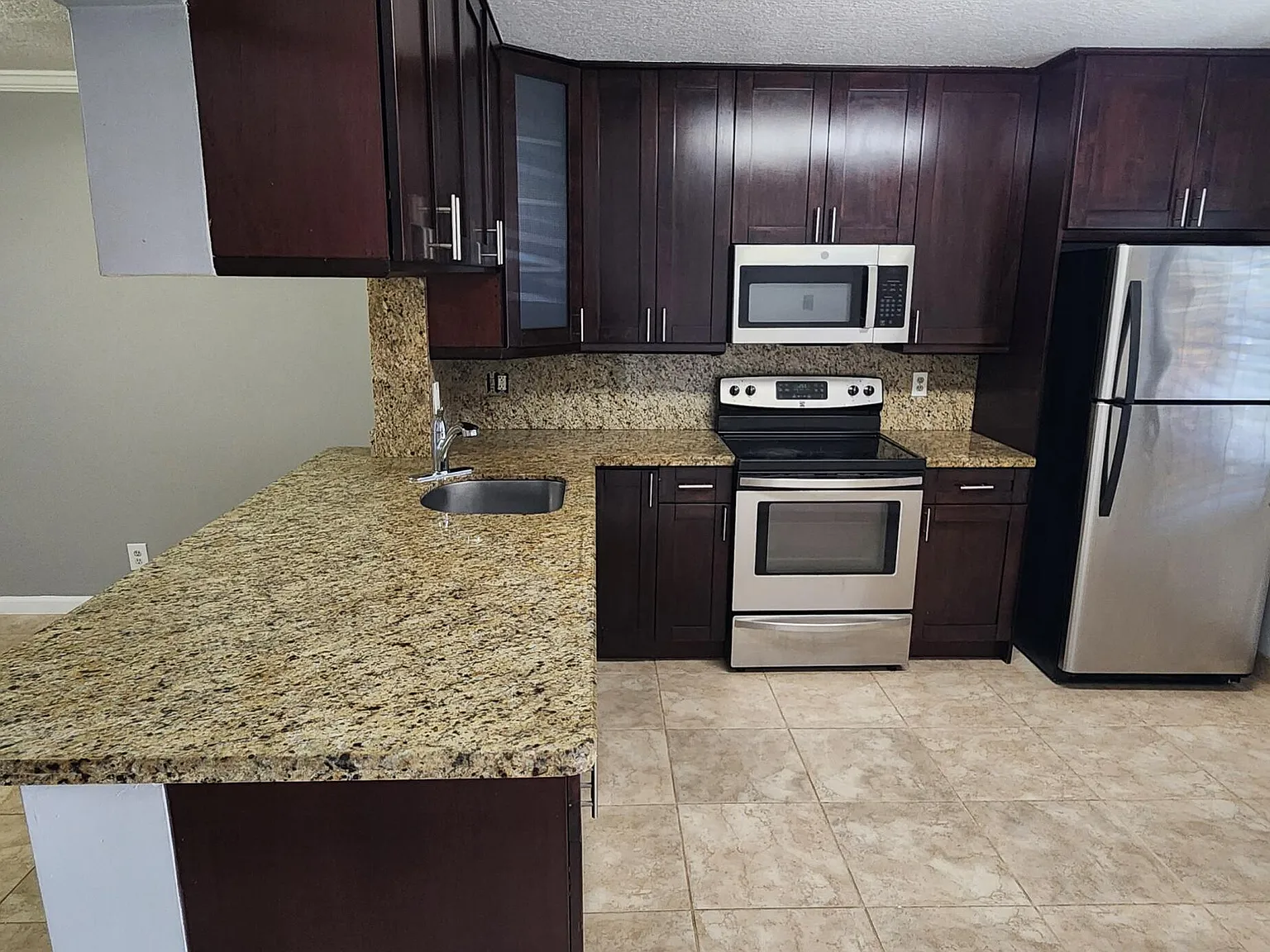 2 bed, 2.5 bath, 1296 sqft, $2,600 — Photo 4