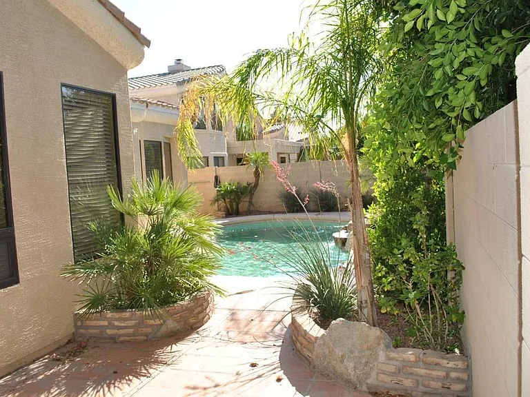 694 W Desert Broom Dr — Photo 9
