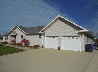 571 Happy Trails Dr, Le Mars, IA 51031