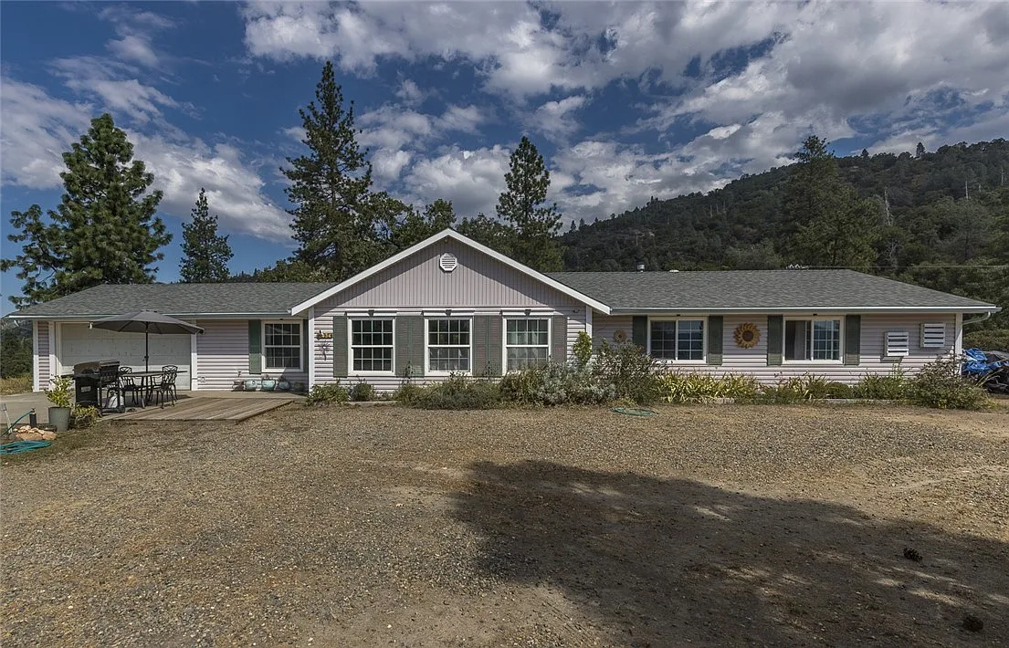 2434 Conifer Ln photo 1