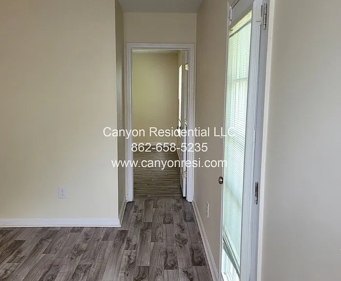 461 Bedford Knoll Dr — Photo 8