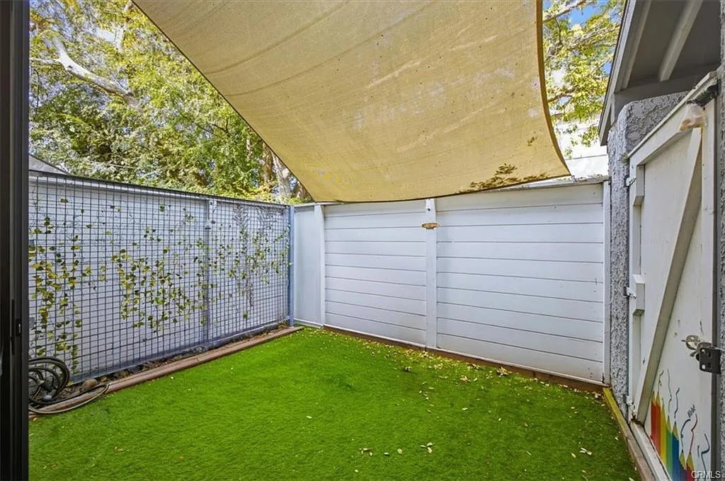 1915 Rockefeller Ln — Photo 4