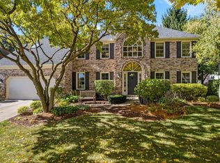 705 S Whispering Hills Dr, Naperville, IL 60540