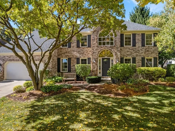 705 S Whispering Hills Dr, Naperville, IL 60540