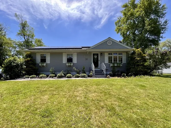 32 Gendron St, Northbridge, MA 01534