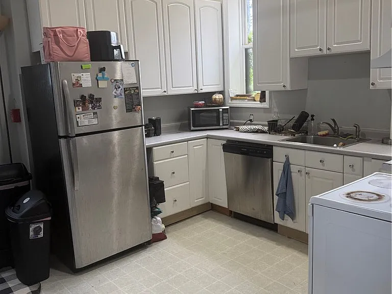 775 Park Ave — Photo 2