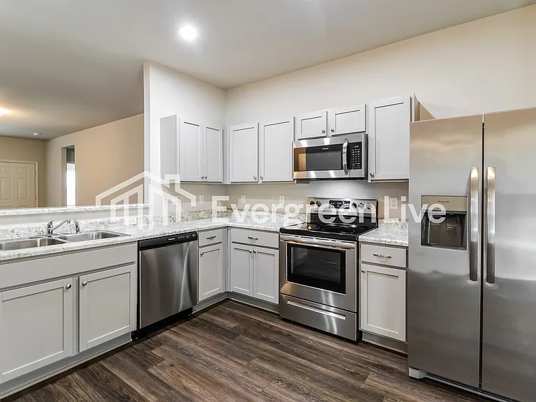 1088 Huntington Dr — Photo 5