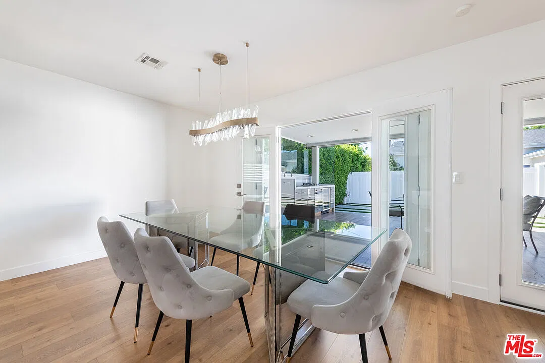 3 bed, 2.5 bath, $4,990 — Photo 4