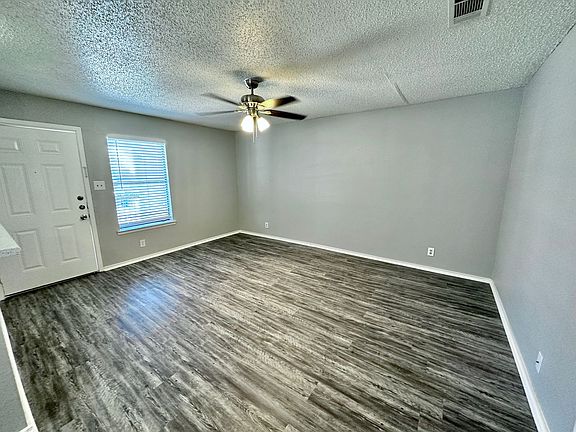 3rd image of 5500 Rose Hill Cir APT D
