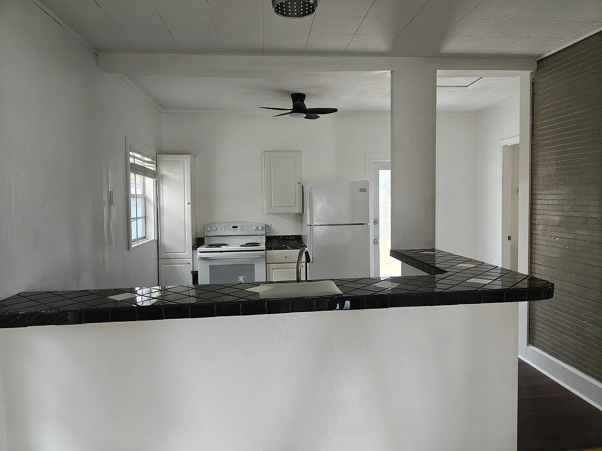 Building Photo - N Lake Shipp Dr SW