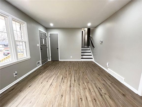 4th image of 4820 Arlington Ave