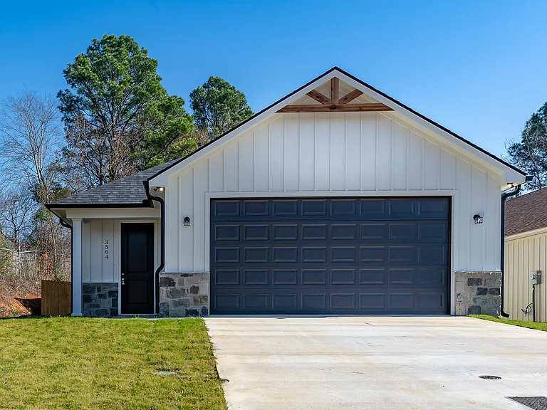 3504 Zach Ct — Photo 1