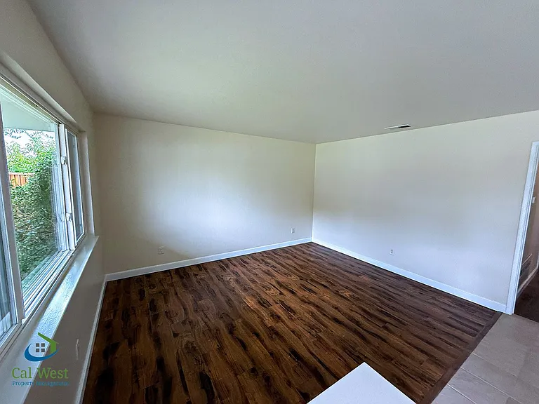 1370 Fernwood Ln — Photo 6