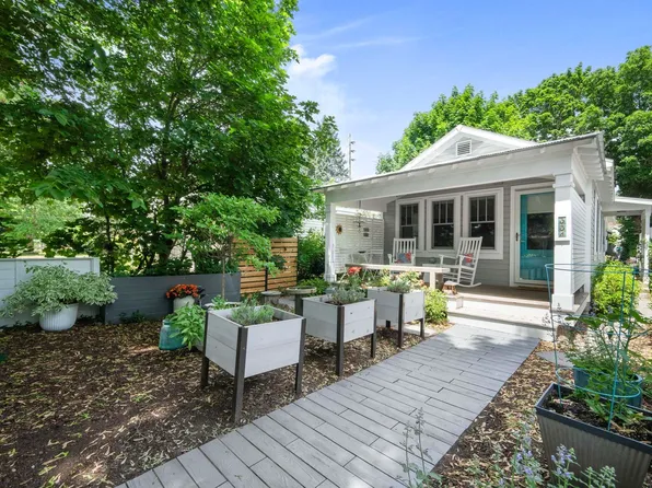 334 W 12th St, Traverse City, MI 49684