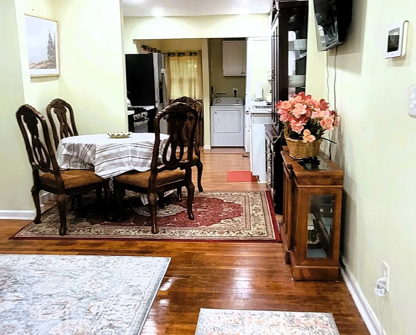 3 bed, $1,585 — Photo 2
