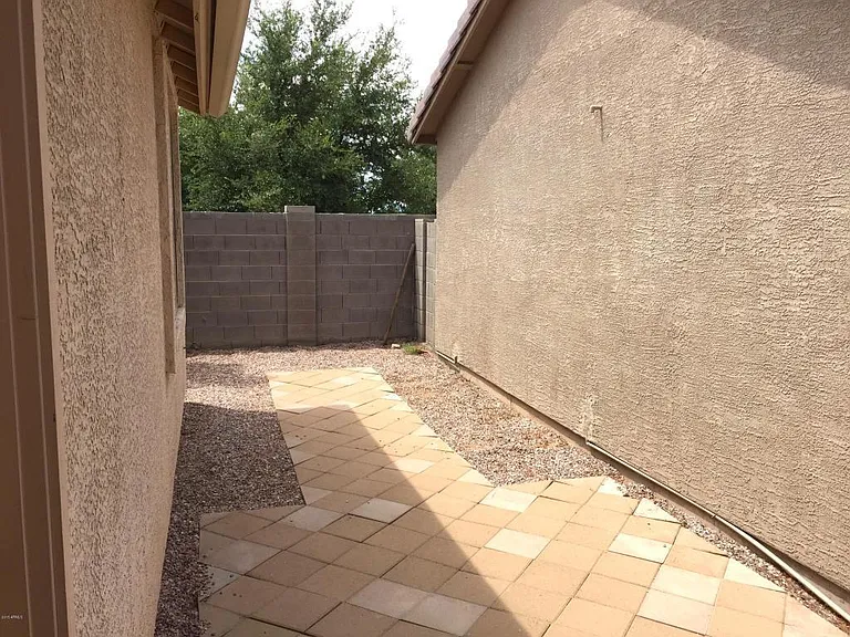 9021 E Glade Ave — Photo 15