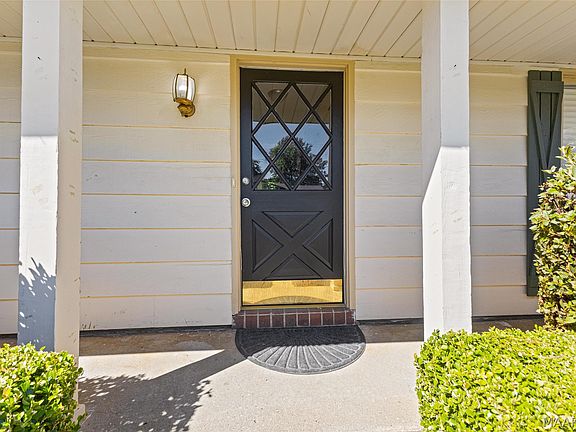 3rd image of 236 Davors Dr