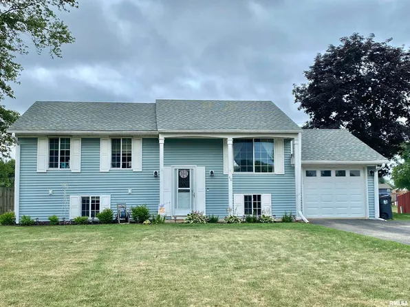 40 Douglas Ct, Canton, IL 61520