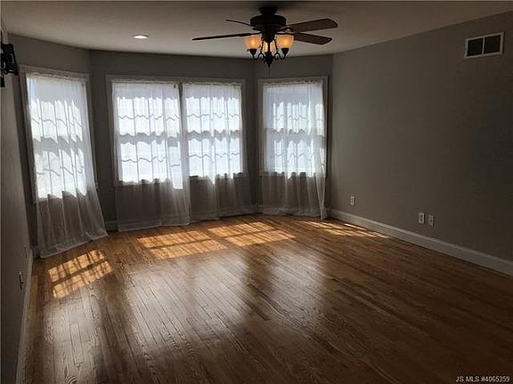3rd image of 1016D Long Beach Blvd