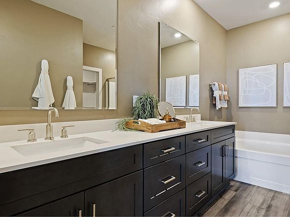3rd image of 5547 E Victoria Falls Dr