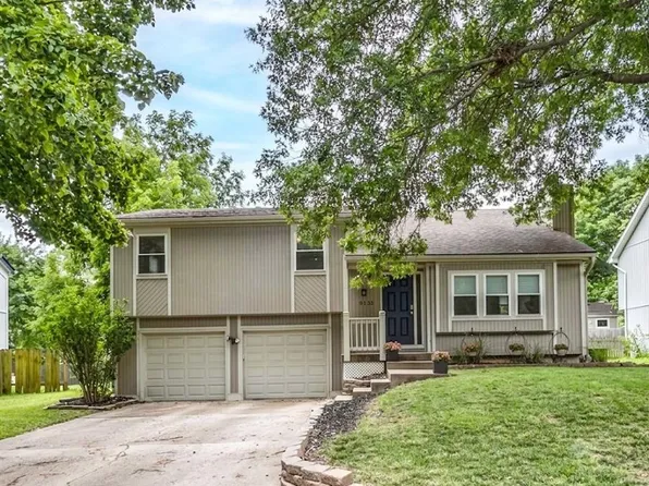 9132 Darnell St, Lenexa, KS 66215