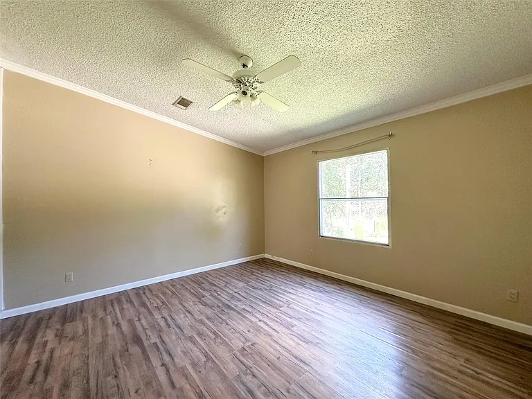 18143 Breezy Dr — Photo 27