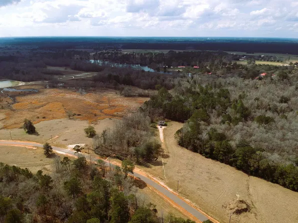 1 Lakeland Dr, Hillister, TX 77624